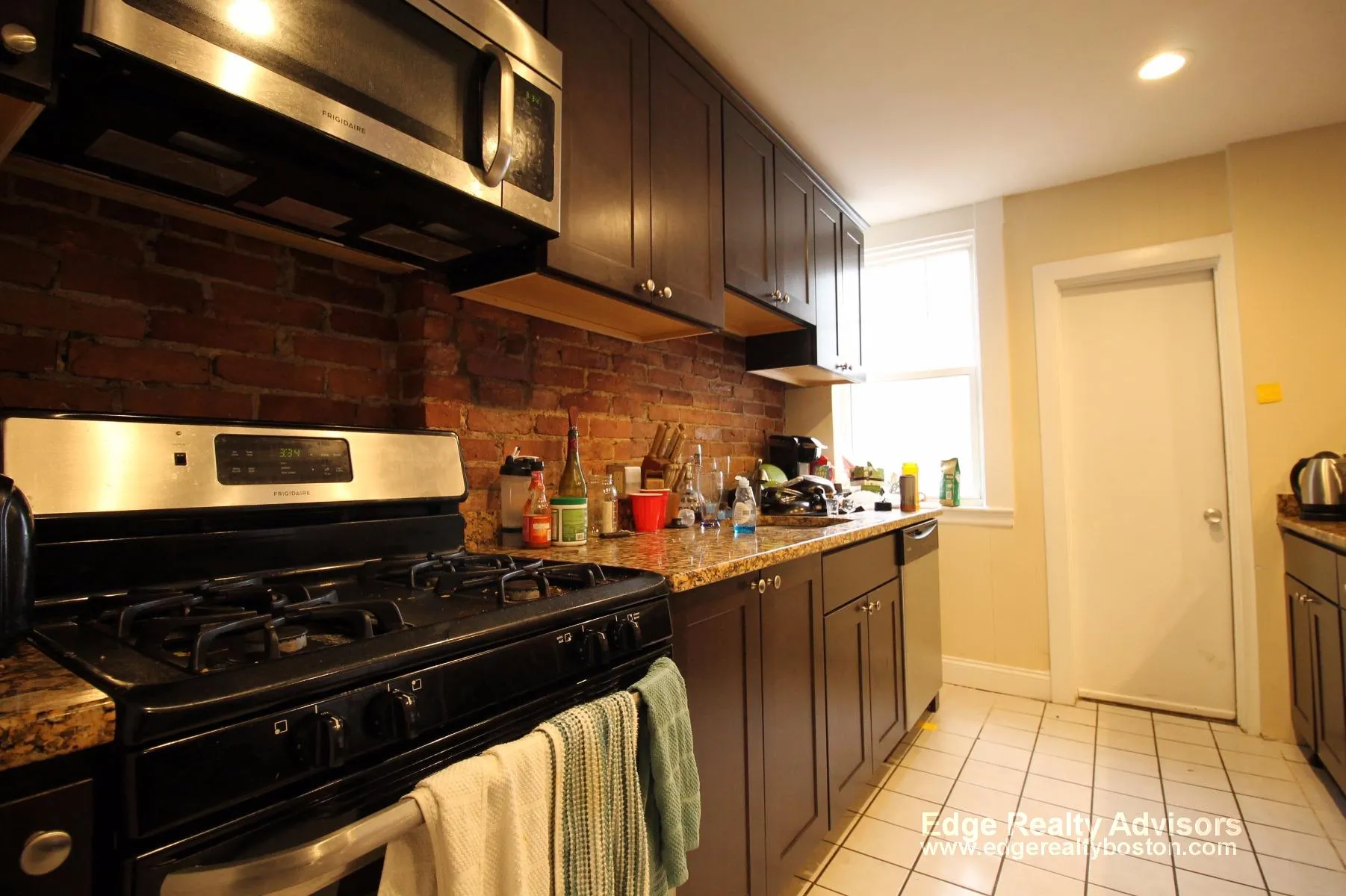 5 bed, 4+ bath apartment for rent at 17 Bennett St Unit 1, Brighton — photo 1 of 13