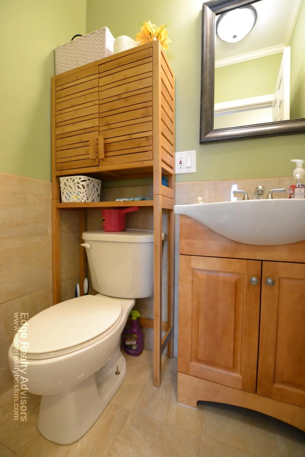 3 bed, 1.5 bath apartment for rent at 17 Bentley St Unit 1, Oak Square — photo 3 of 11