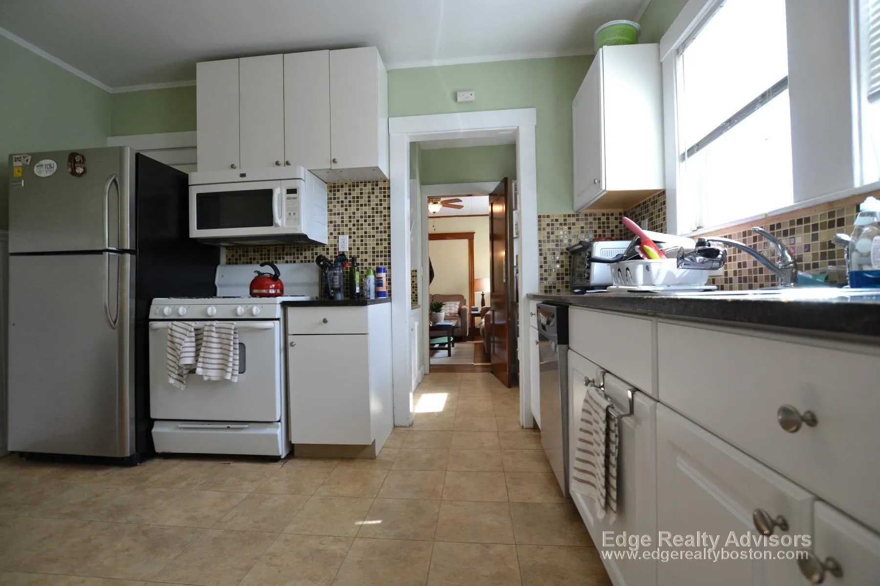 3 bed, 1.5 bath apartment for rent at 17 Bentley St Unit 1, Oak Square