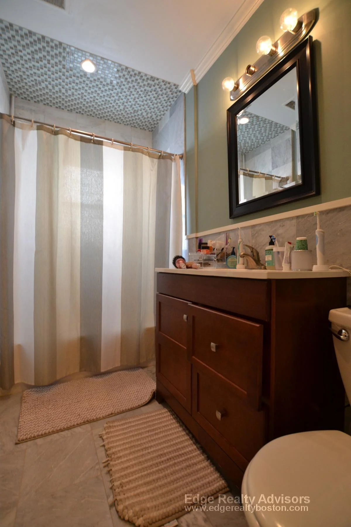 3 bed, 1.5 bath apartment for rent at 17 Bentley St Unit 1, Oak Square — photo 10 of 11