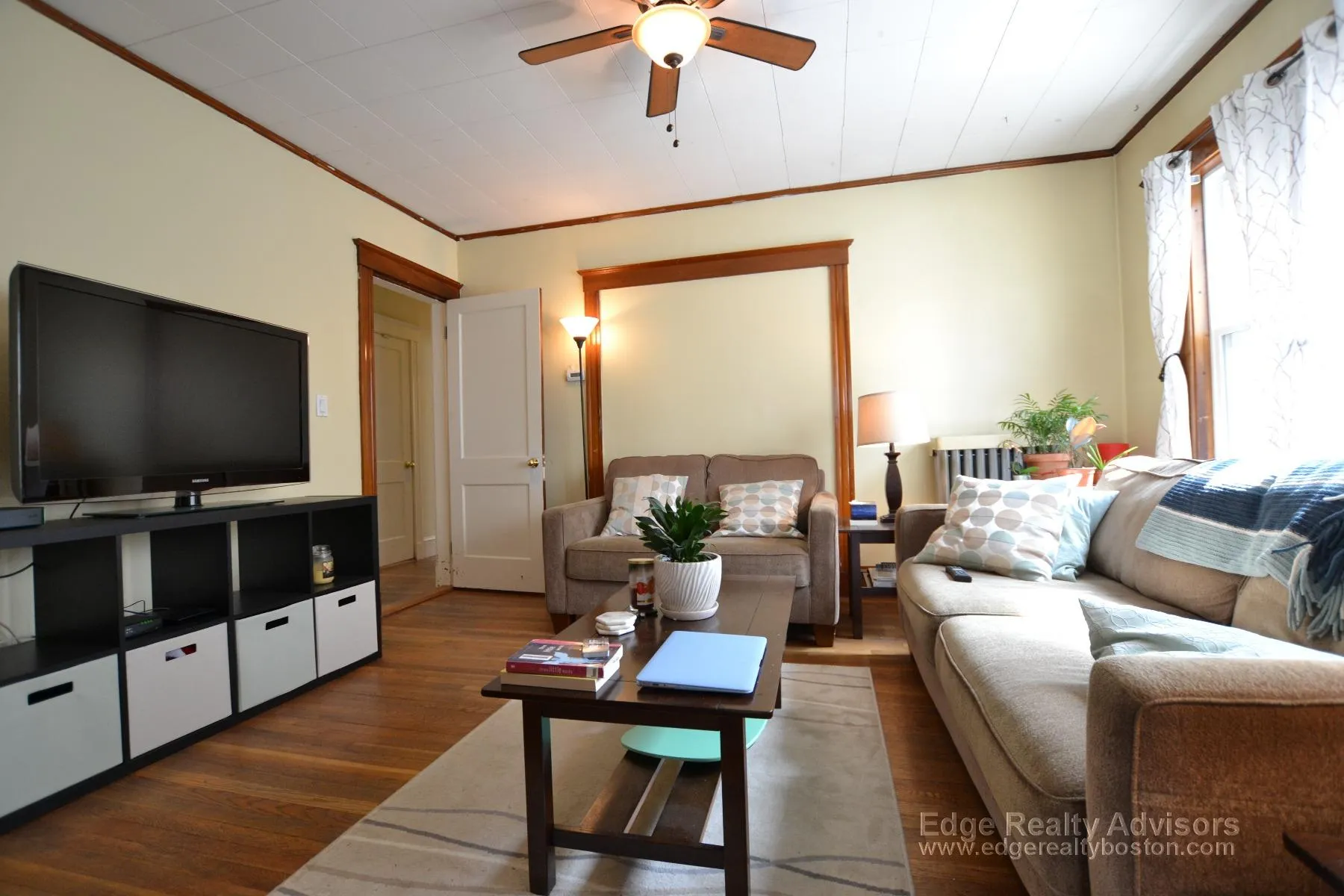 3 bed, 1.5 bath apartment for rent at 17 Bentley St Unit 1, Oak Square — photo 2 of 11