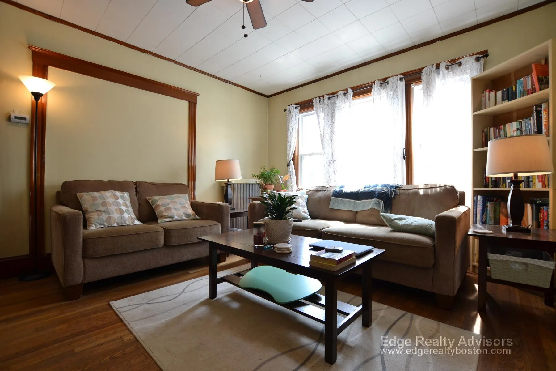 3 bed, 1.5 bath apartment for rent at 17 Bentley St Unit 1, Oak Square — photo 4 of 11