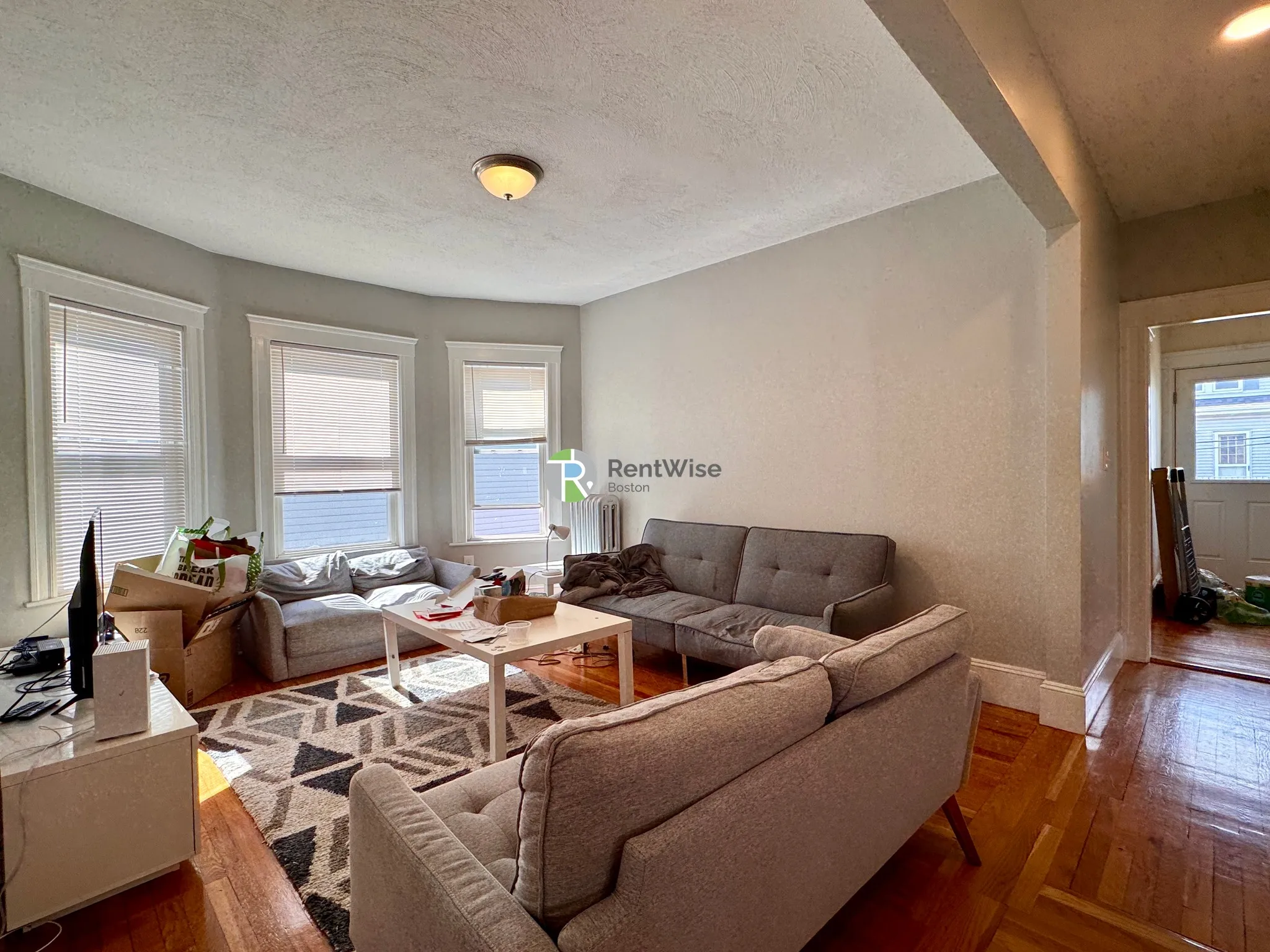4 bed, 2 bath apartment for rent at 17 Berwick Rd Unit 1, South Medford — photo 2 of 31