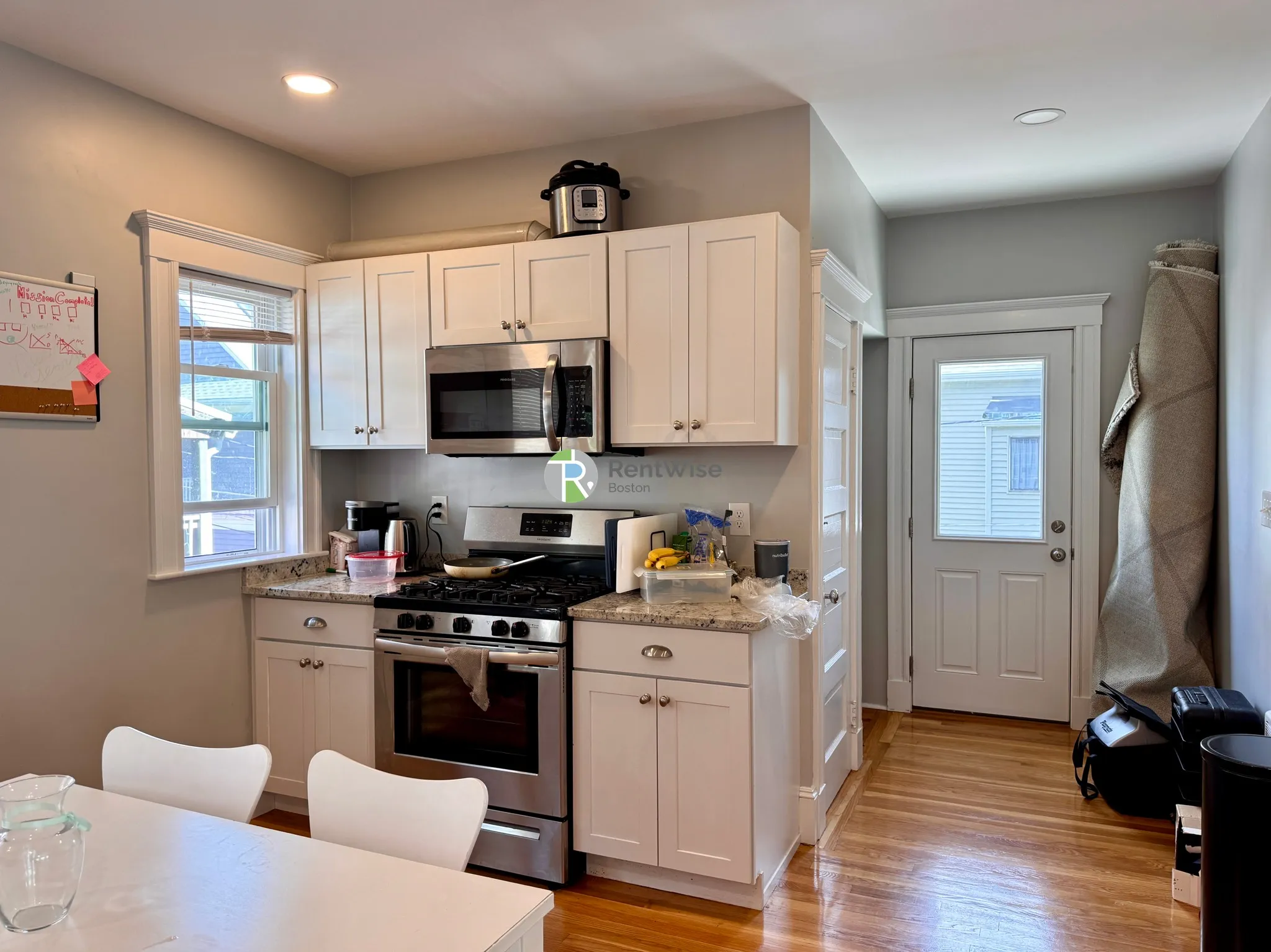 4 bed, 2 bath apartment for rent at 17 Berwick Rd Unit 1, South Medford — photo 4 of 31