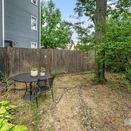 2 bed, 1 bath apartment for rent at 17 Bolton St Unit 17, Somerville — photo 10 of 18