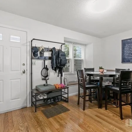 2 bed, 1 bath apartment for rent at 17 Bolton St Unit 17, Somerville — photo 4 of 18