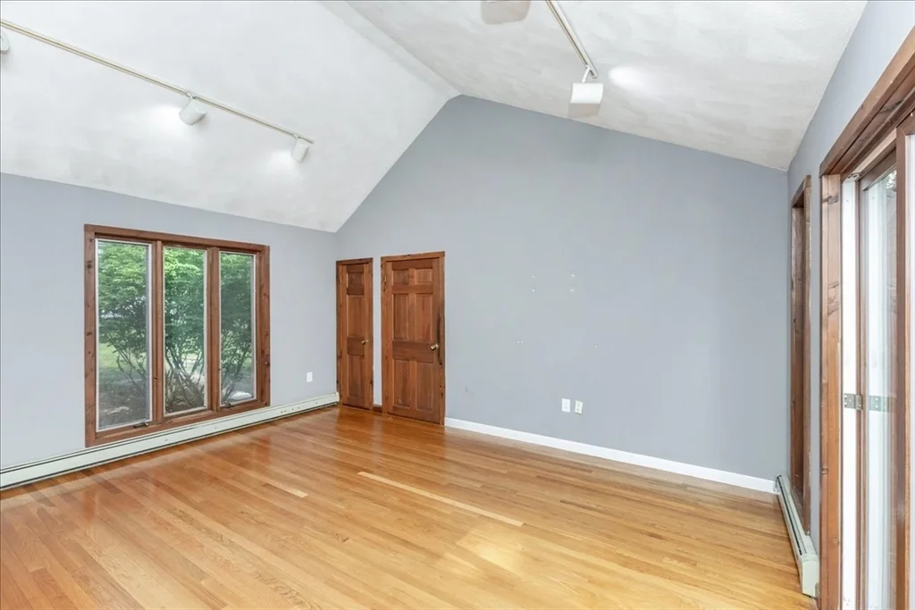 5 bed, 2 bath apartment for rent at 17 Boulder Rd, North Lexington — photo 18 of 41
