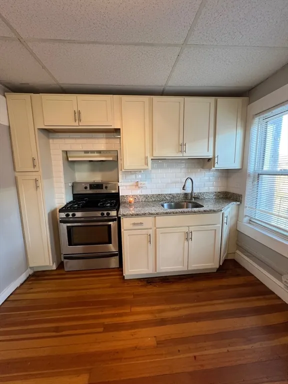 2 bed, 1 bath apartment for rent at 17 Bower St Unit 1, Lowell — photo 6 of 21