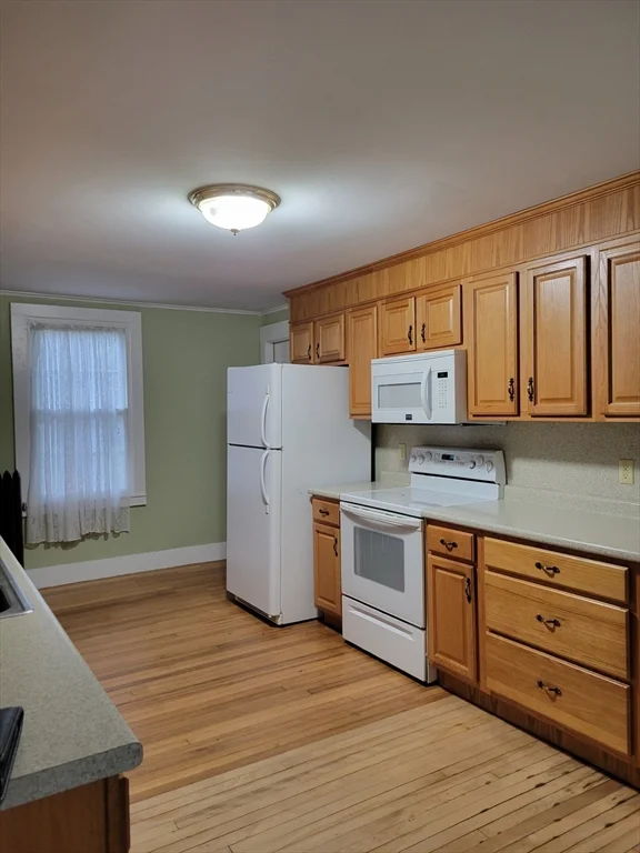 3 bed, 2 bath apartment for rent at 17 Boynton Rd, Templeton — photo 3 of 15
