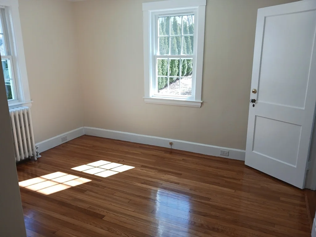 1 bed, 1 bath apartment for rent at 17 Brewster St Unit B, Plymouth — photo 2 of 9