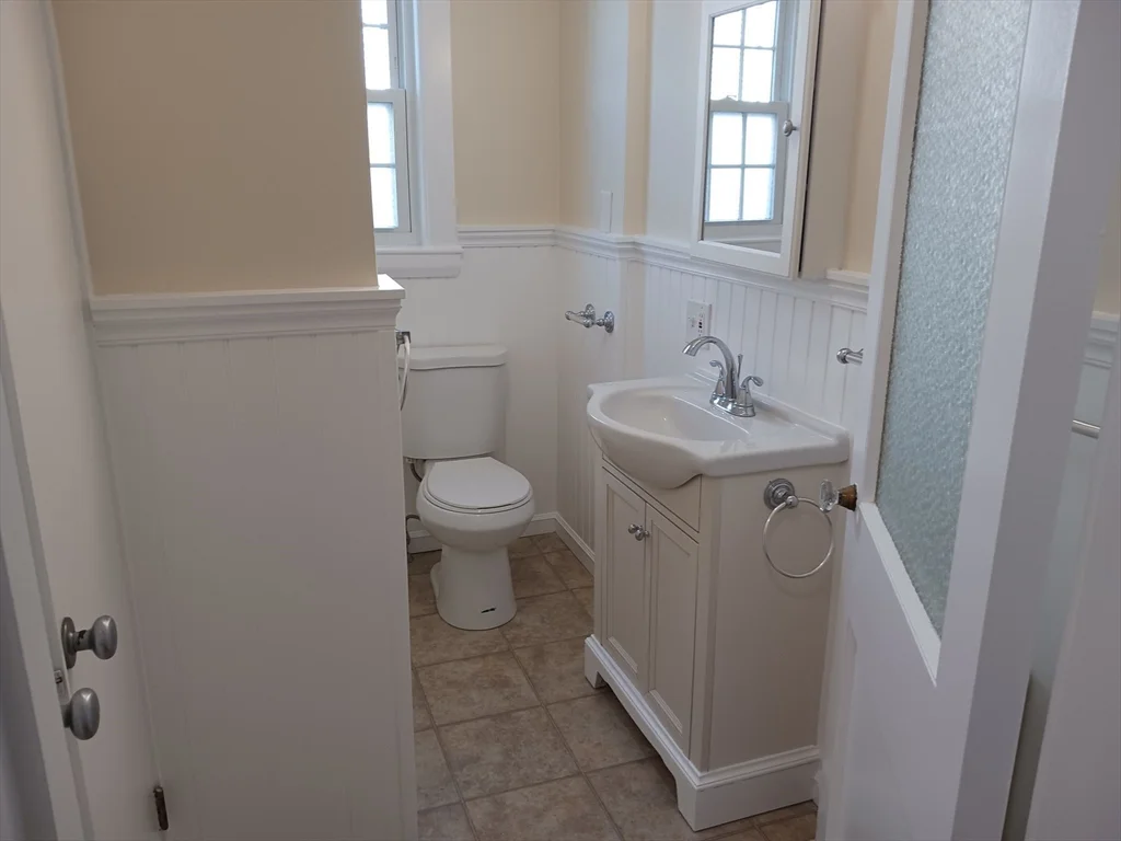 1 bed, 1 bath apartment for rent at 17 Brewster St Unit B, Plymouth — photo 4 of 9