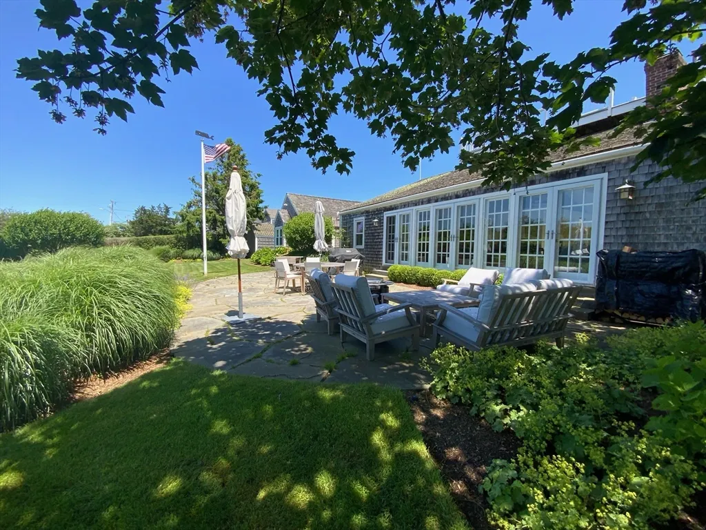 5 bed, 4+ bath apartment for rent at 17 Burnell, Nantucket — photo 3 of 24