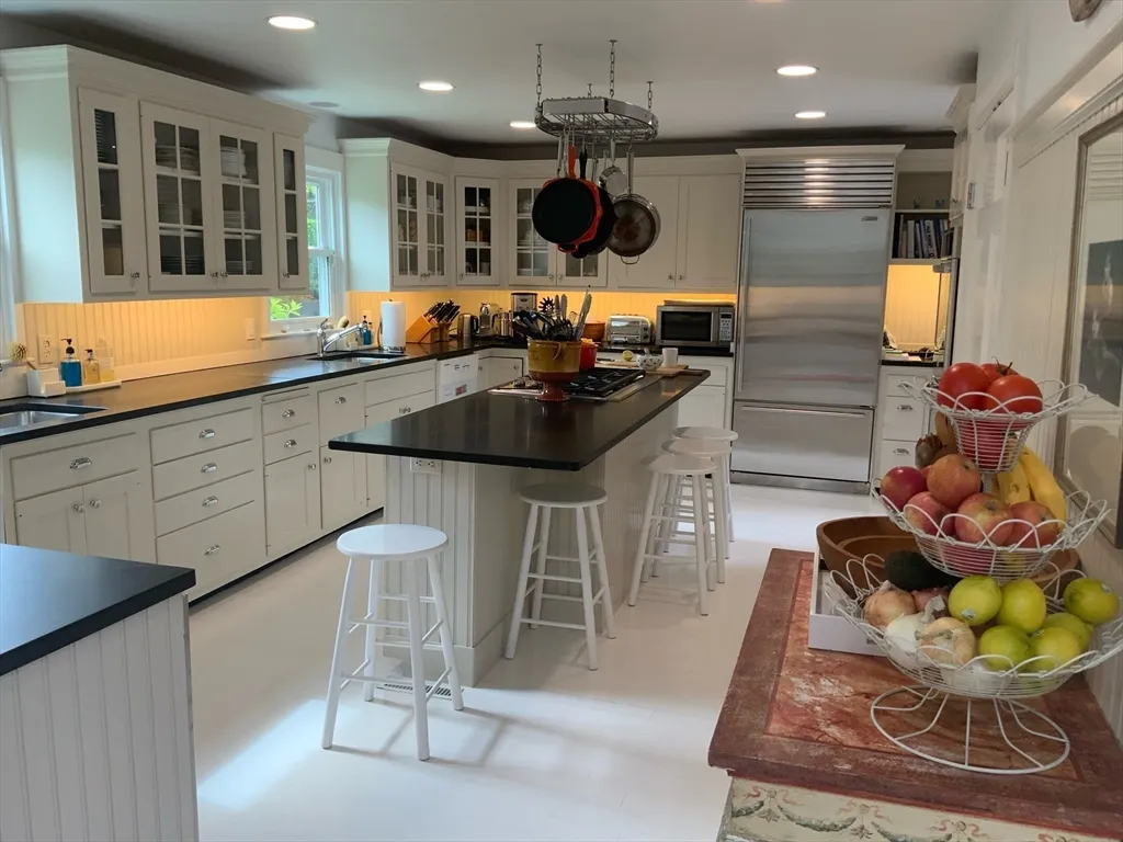 5 bed, 4+ bath apartment for rent at 17 Burnell, Nantucket — photo 12 of 24
