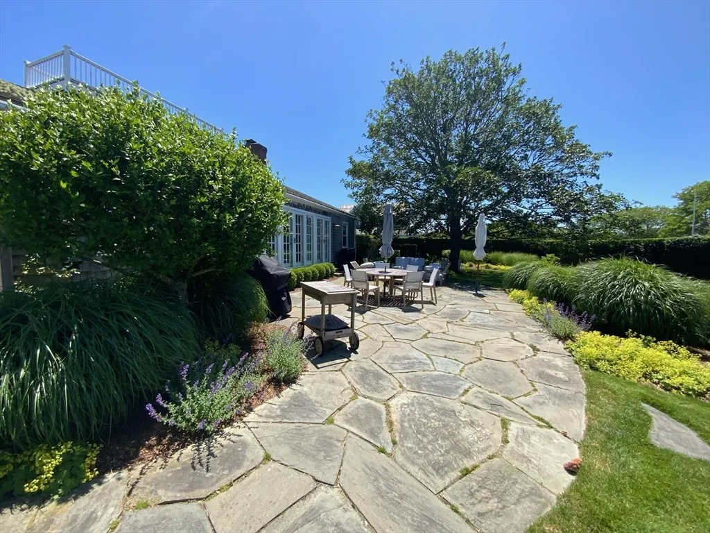 5 bed, 4+ bath apartment for rent at 17 Burnell, Nantucket — photo 4 of 24