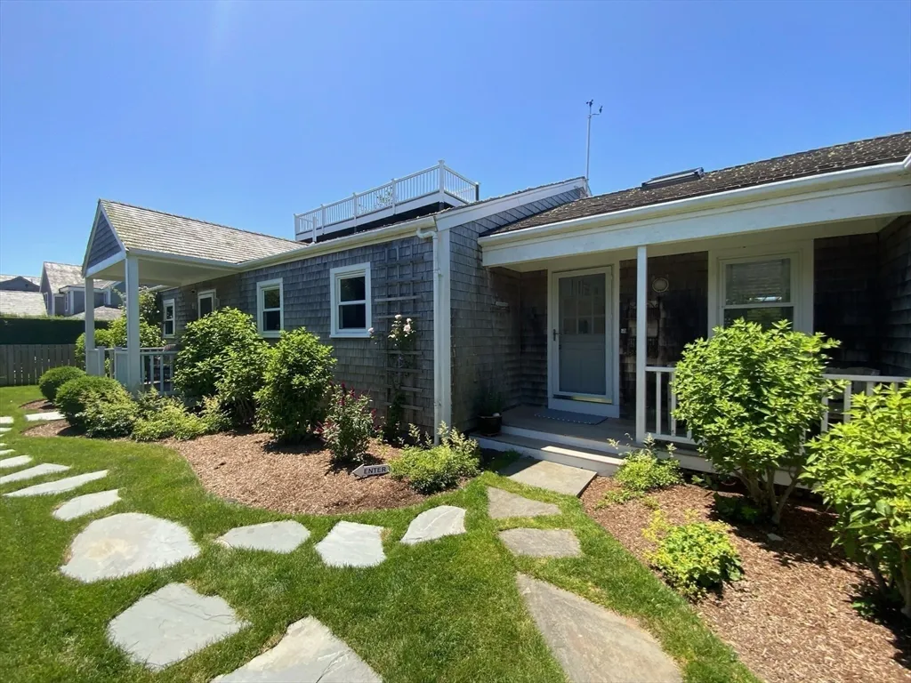 5 bed, 4+ bath apartment for rent at 17 Burnell, Nantucket — photo 23 of 24