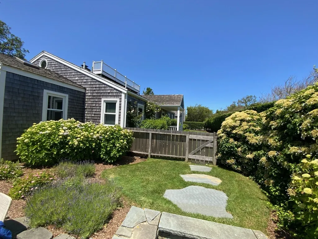 5 bed, 4+ bath apartment for rent at 17 Burnell, Nantucket — photo 6 of 24