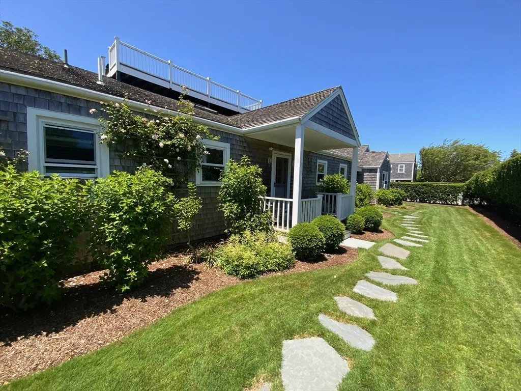 5 bed, 4+ bath apartment for rent at 17 Burnell, Nantucket — photo 5 of 24
