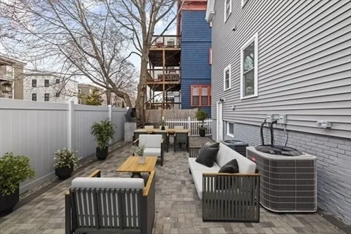 2 bed, 1 bath apartment for rent at 17 Cameron Ave Unit 17, North Cambridge — photo 3 of 29