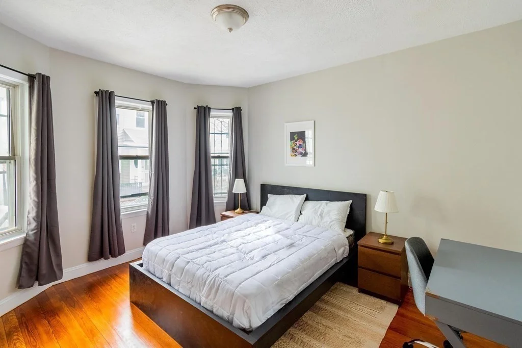 3 bed, 1 bath apartment for rent at 17 Cawfield Unit 1, Dorchester — photo 3 of 13