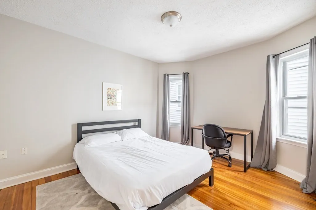 3 bed, 1 bath apartment for rent at 17 Cawfield Unit 2, Boston — photo 3 of 14