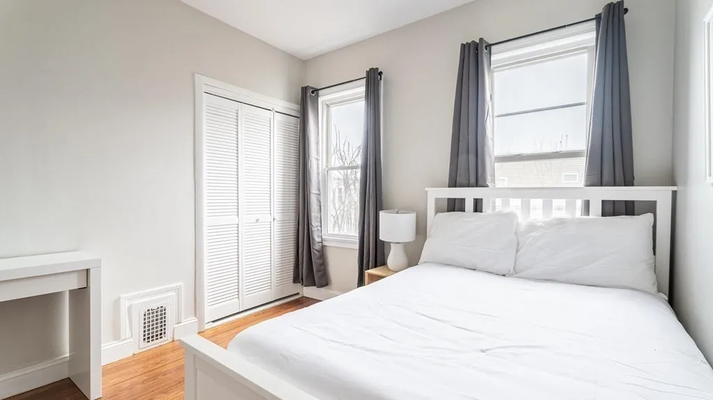 3 bed, 1 bath apartment for rent at 17 Cawfield Unit 3, Boston — photo 3 of 16
