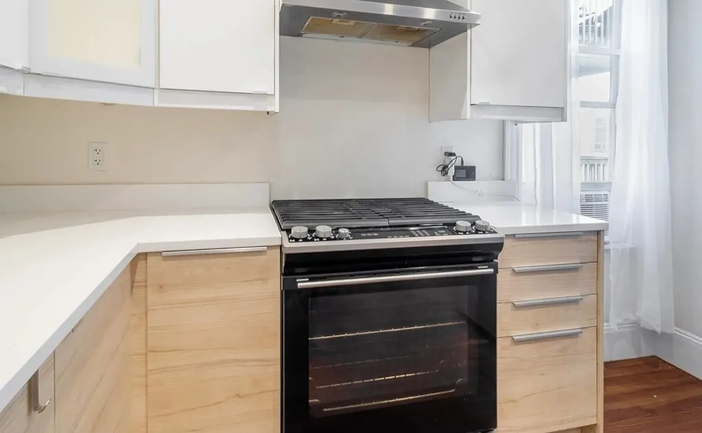 3 bed, 1 bath apartment for rent at 17 Cawfield Unit 3, Boston — photo 2 of 16