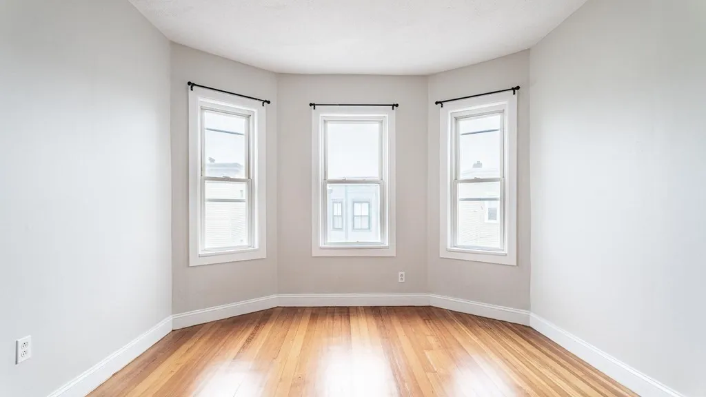 3 bed, 1 bath apartment for rent at 17 Cawfield Unit 3, Boston — photo 5 of 16
