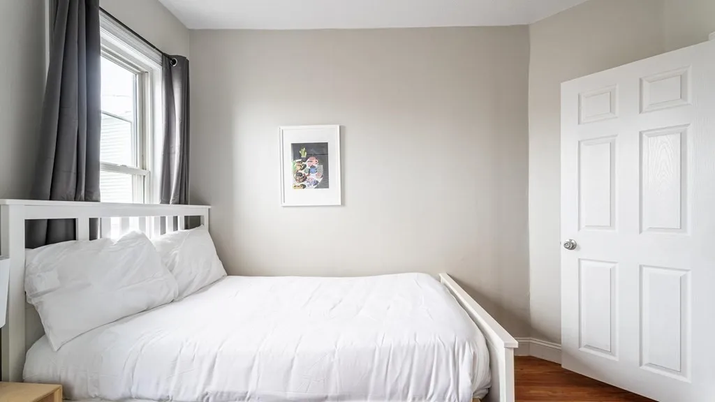 3 bed, 1 bath apartment for rent at 17 Cawfield Unit 3, Boston — photo 4 of 16