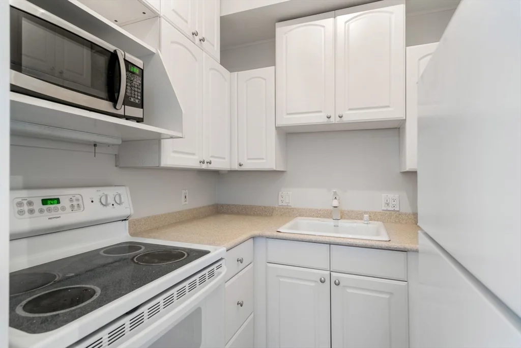 1 bed, 1 bath apartment for rent at 17 Cazenove St Unit 406, South End — photo 8 of 26