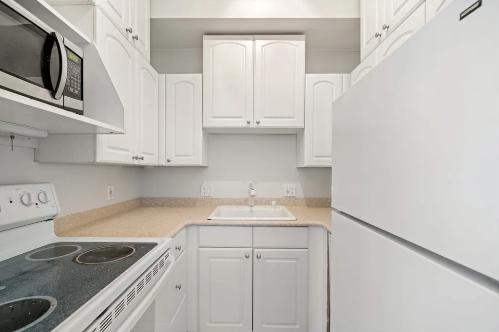 1 bed, 1 bath apartment for rent at 17 Cazenove St Unit 406, South End — photo 7 of 26