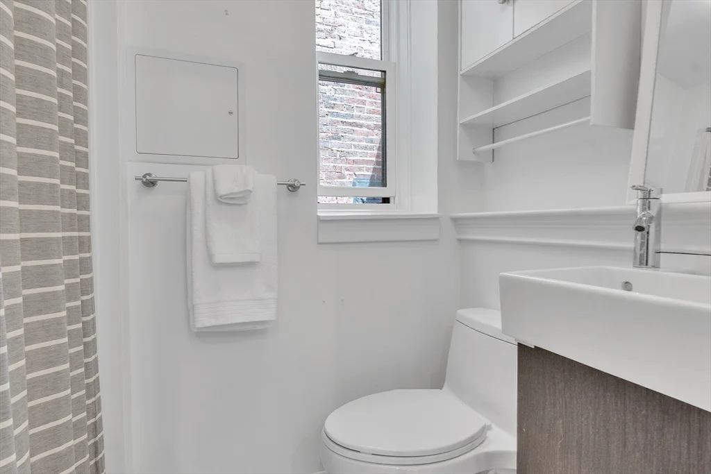 2 bed, 1.5 bath apartment for rent at 17 Cazenove St Unit 40H, South End — photo 5 of 10
