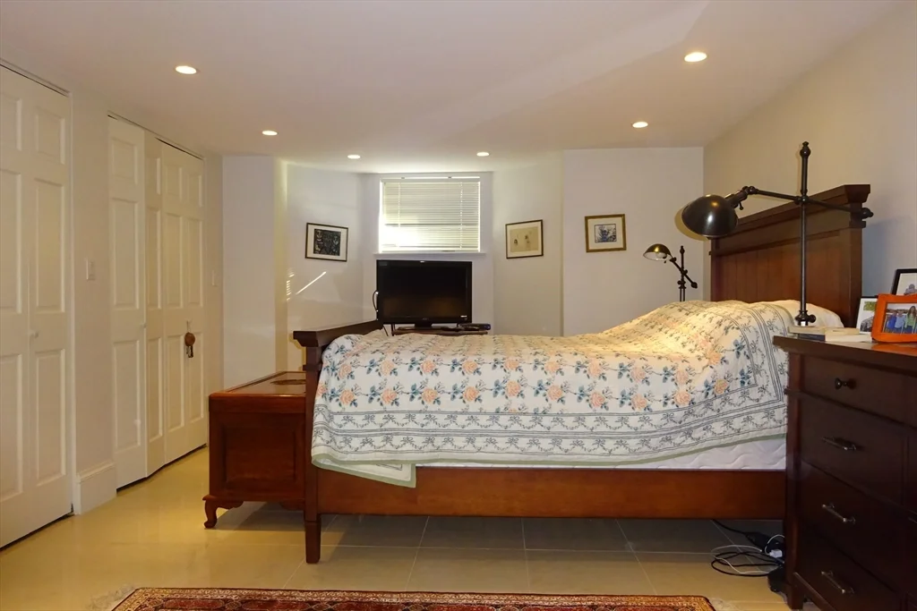 3 bed, 2 bath apartment for rent at 17 Centre St Unit 1, Harvard Square — photo 21 of 25