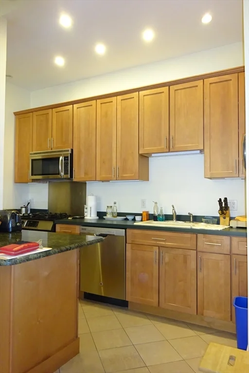 3 bed, 2 bath apartment for rent at 17 Centre St Unit 1, Harvard Square — photo 9 of 25