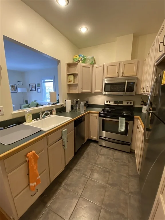 1 bed, 1 bath apartment for rent at 17 Centre St Unit 2F, Mid Cambridge — photo 5 of 12