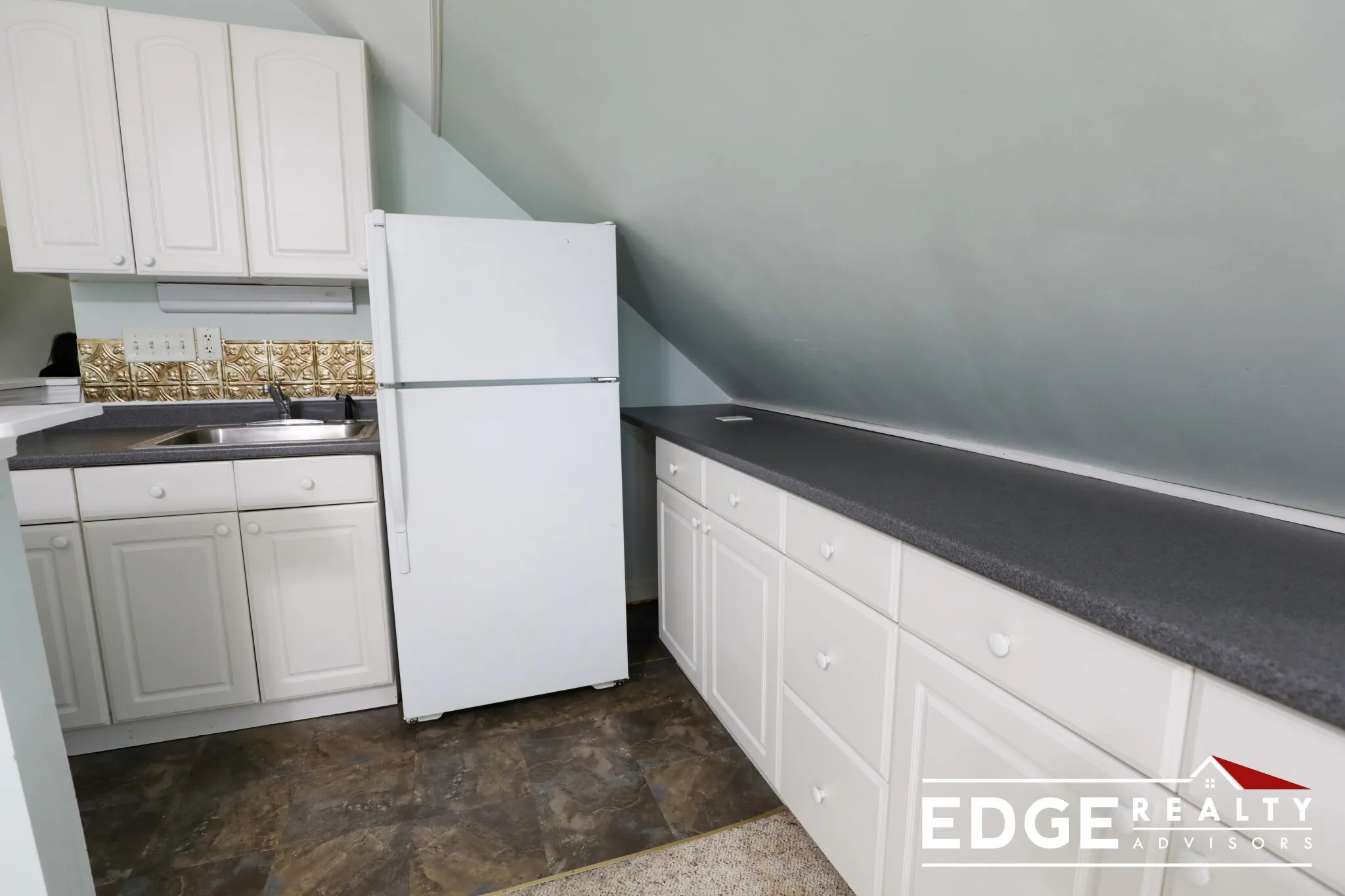4 bed, 2 bath apartment for rent at 17 Champney St Unit 1, Brighton — photo 15 of 19