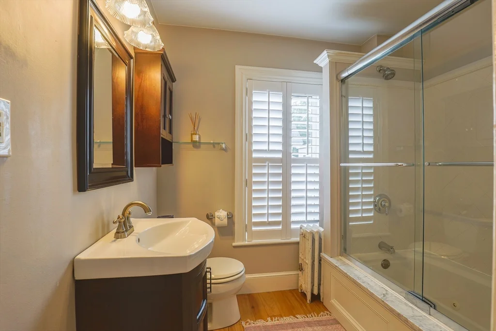 2 bed, 1 bath apartment for rent at 17 Charter St Unit 2, Newburyport — photo 10 of 15