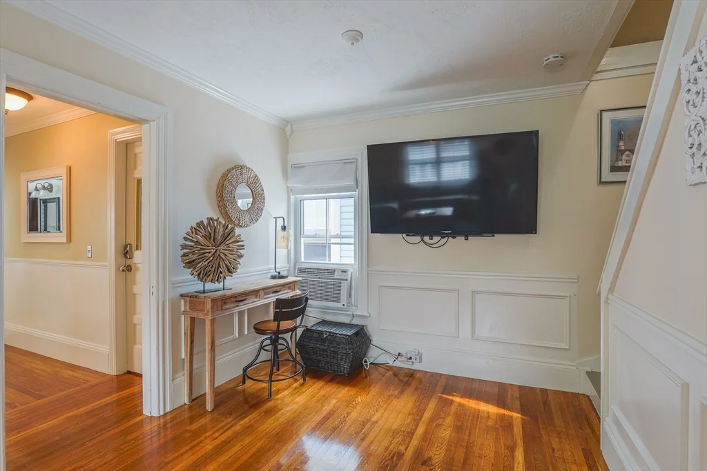2 bed, 1 bath apartment for rent at 17 Charter St Unit 2, Newburyport — photo 7 of 15