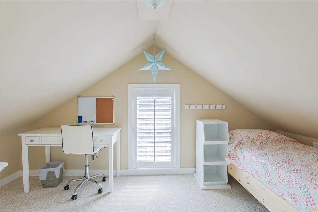 2 bed, 1 bath apartment for rent at 17 Charter St Unit 2, Newburyport — photo 11 of 15