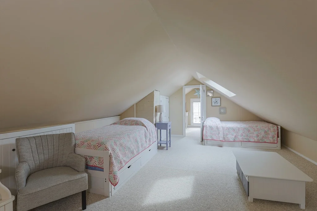 2 bed, 1 bath apartment for rent at 17 Charter St Unit 2, Newburyport — photo 12 of 15