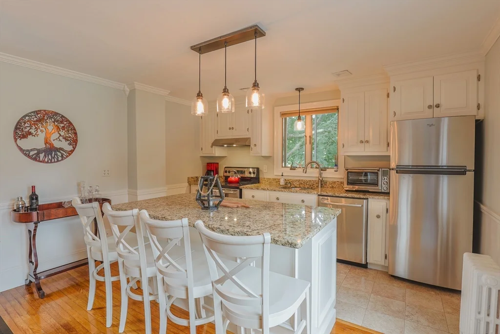 2 bed, 1 bath apartment for rent at 17 Charter St Unit 2, Newburyport — photo 2 of 15