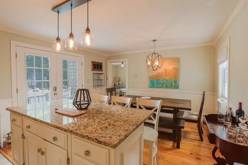 2 bed, 1 bath apartment for rent at 17 Charter St Unit 2, Newburyport — photo 3 of 15