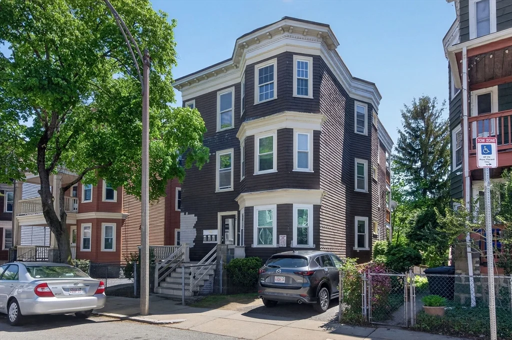 3 bed, 1 bath apartment for rent at 17 Chelmsford St Unit 1, Dorchester — photo 16 of 17