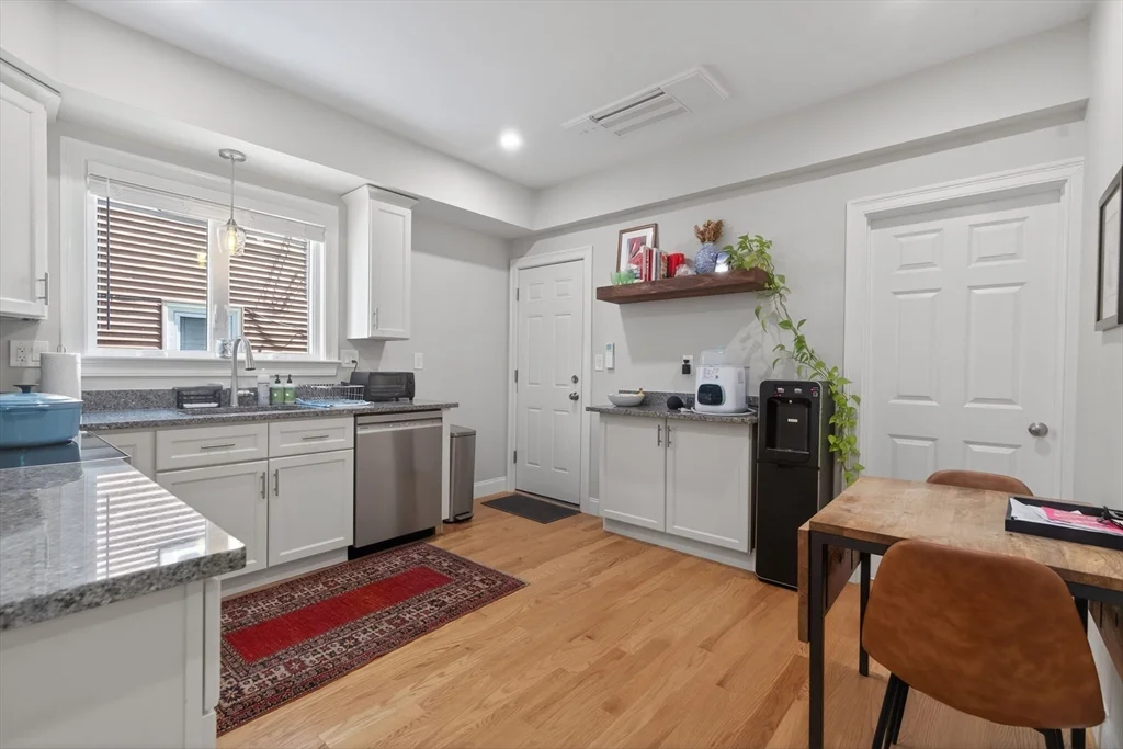 3 bed, 1 bath apartment for rent at 17 Chelmsford St Unit 1, Dorchester — photo 3 of 17