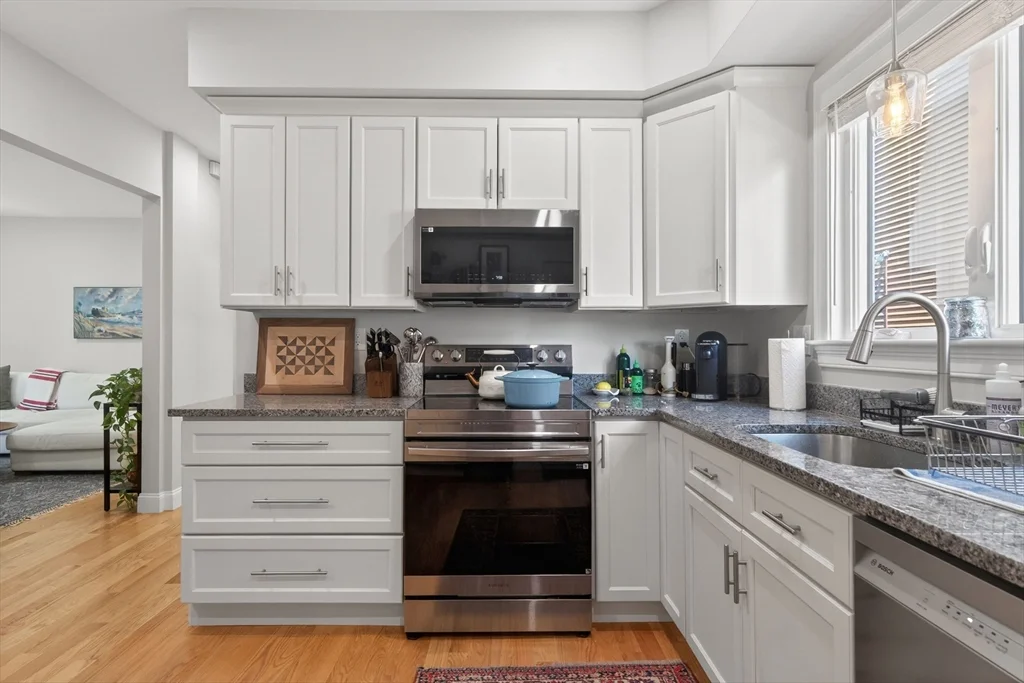 3 bed, 1 bath apartment for rent at 17 Chelmsford St Unit 1, Dorchester — photo 1 of 17