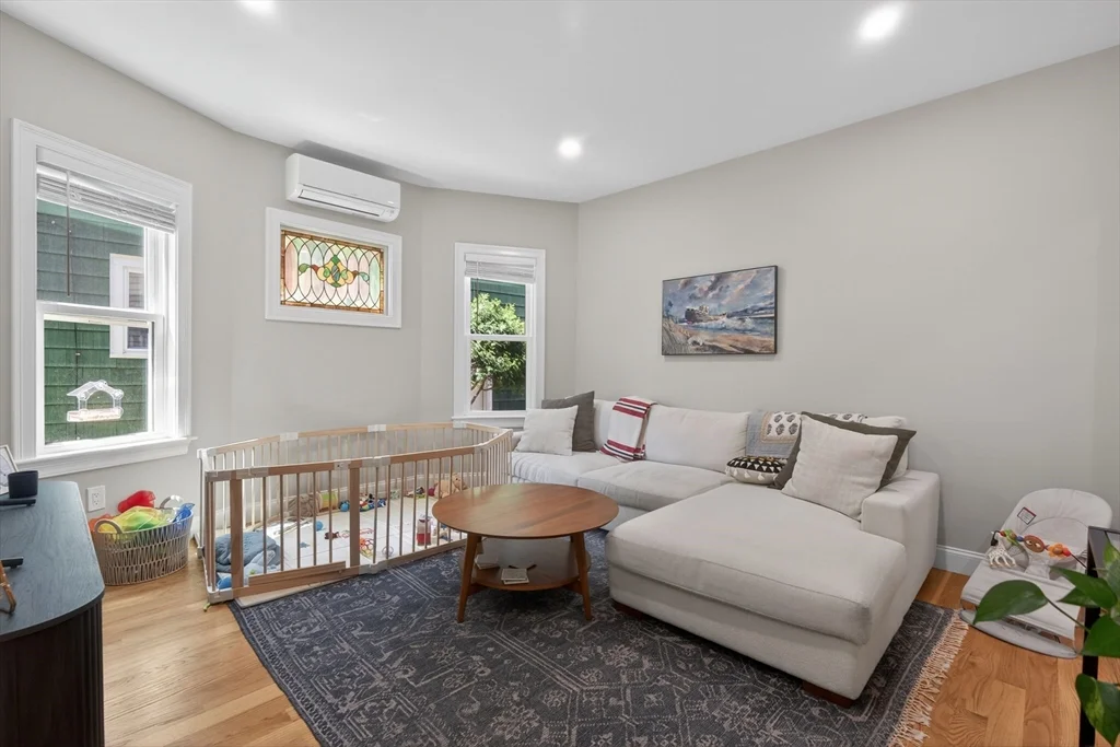 3 bed, 1 bath apartment for rent at 17 Chelmsford St Unit 1, Dorchester — photo 5 of 17