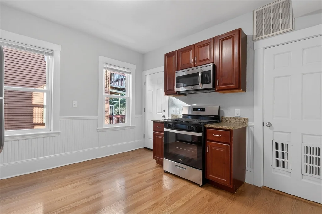 3 bed, 1 bath apartment for rent at 17 Chelmsford St Unit 3, Dorchester — photo 1 of 20
