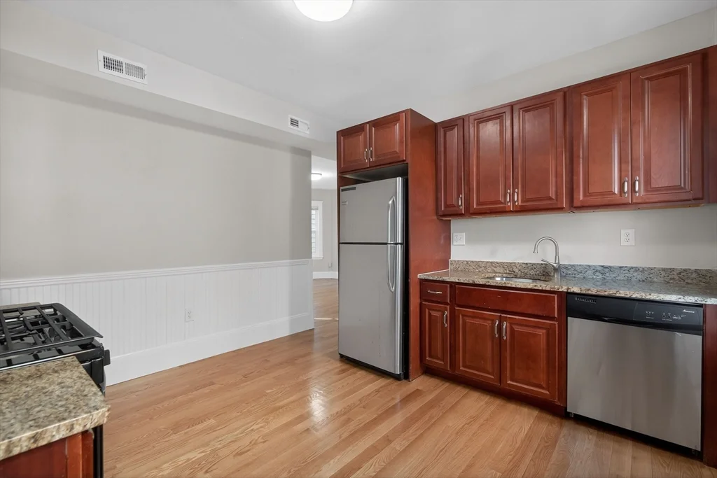 3 bed, 1 bath apartment for rent at 17 Chelmsford St Unit 3, Dorchester — photo 3 of 20