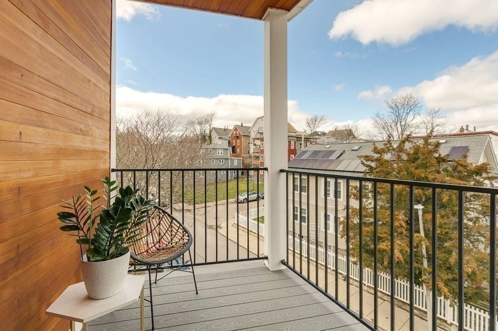 2 bed, 2 bath apartment for rent at 17 Chestnut Ave Unit 3, Jamaica Plain — photo 4 of 11