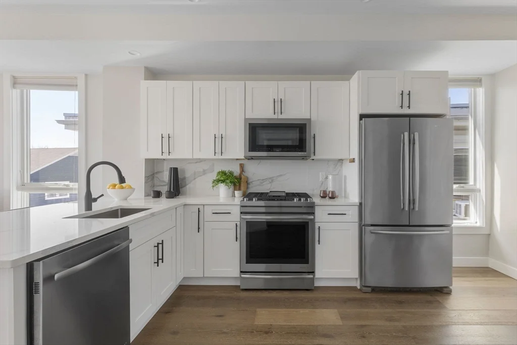 2 bed, 2 bath apartment for rent at 17 Chestnut Ave Unit 3, Jamaica Plain — photo 5 of 17