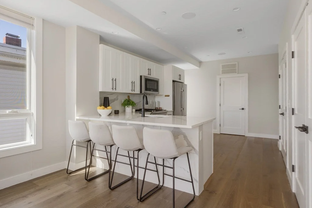 2 bed, 2 bath apartment for rent at 17 Chestnut Ave Unit 3, Jamaica Plain — photo 15 of 17
